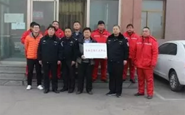 交警大隊(duì)深入?；\(yùn)輸公司進(jìn)行春運(yùn)安全檢查